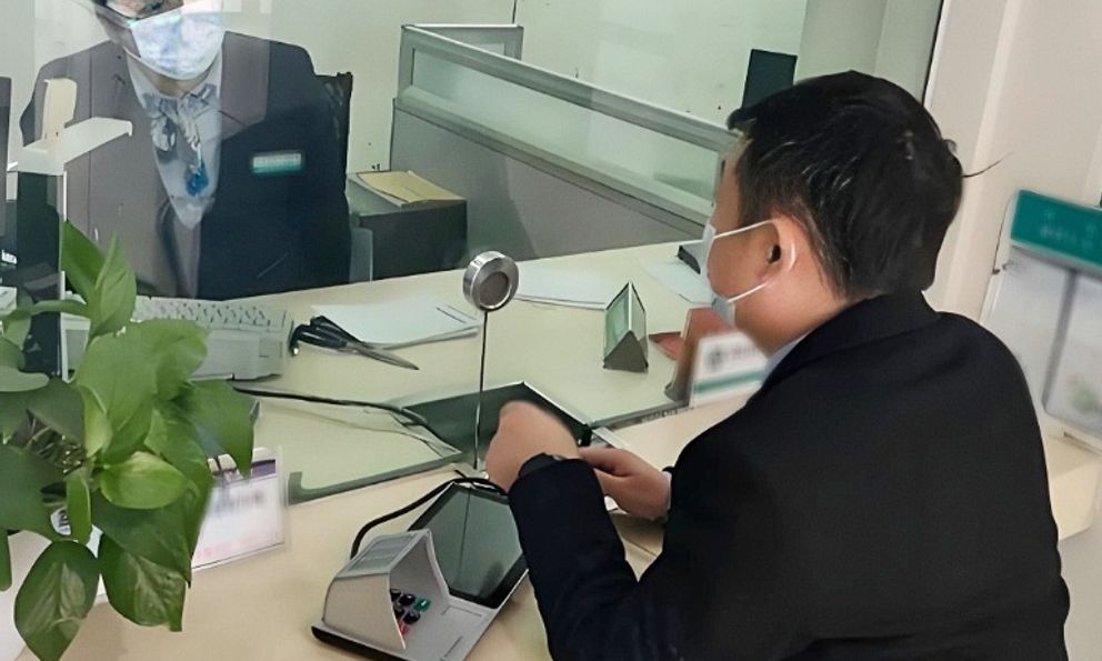 Người đàn ông cho bạn vay 430 triệu đồng, 1 ngày sau đòi nhưng đối phương không trả, toà án tuyên bố: Ngân hàng phải chịu bồi thường 30%