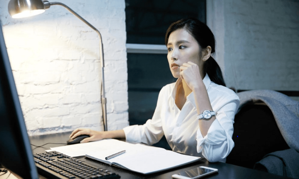  Nhận được tin nhắn yêu cầu chuyển khoản hơn 9,3 tỷ đồng của vợ sếp, nữ kế toán lập tức báo cảnh sát, vài ngày sau được công ty khen thưởng