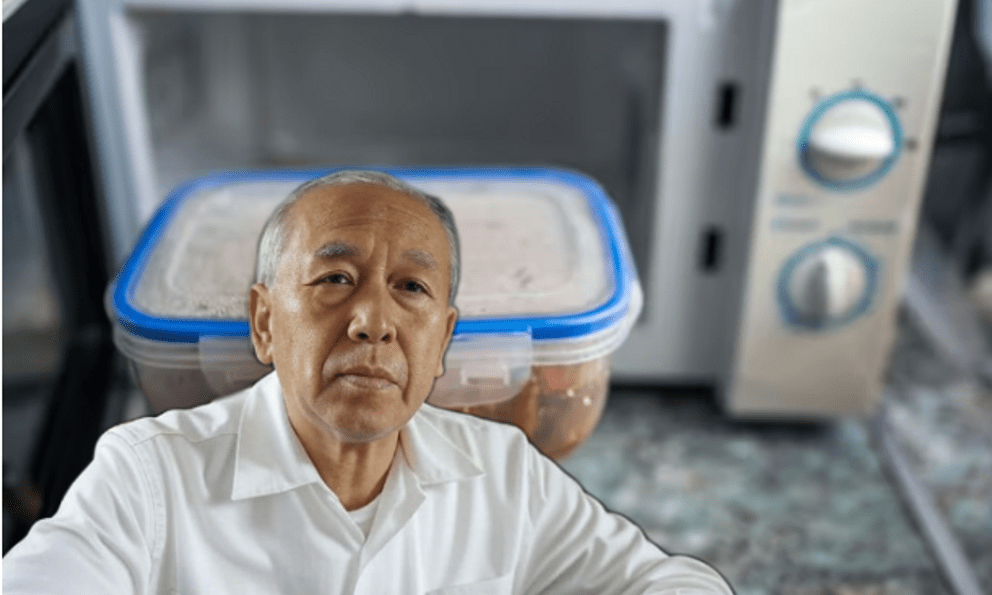 Làm việc gần 30 năm, khi nghỉ hưu nhân viên U60 mang lò vi sóng ở văn phòng về nhà, cả công ty phản đối, giám đốc khẳng định: 