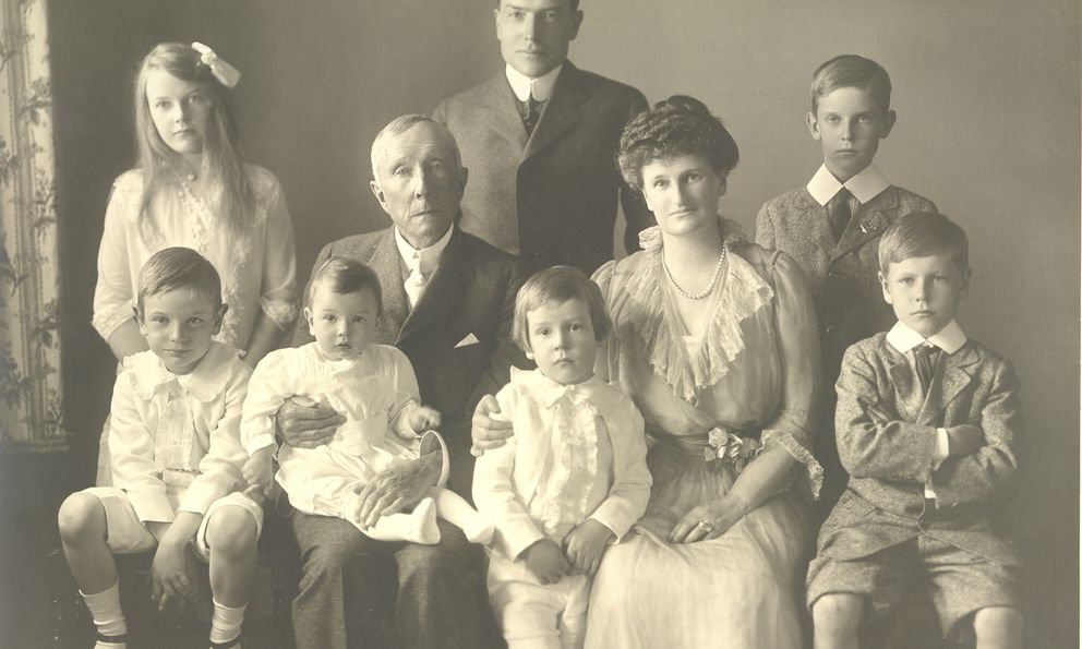 ''Vua dầu mỏ'' Rockefeller dạy con 5 điều: Toàn những thứ đơn giản nhưng giúp gia tộc giàu ‘‘nứt đố đổ vách’’, không phải cha mẹ nào cũng biết