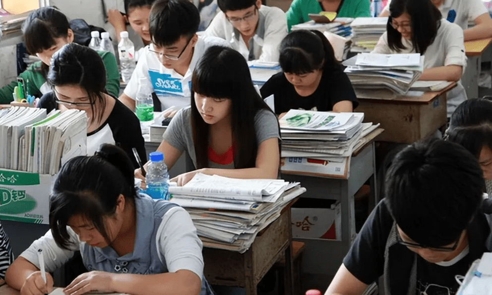 Thi trượt ĐH nhưng 20 năm sau thấy bằng tốt nghiệp, người phụ nữ báo cảnh sát, nhà trường khẳng định: “Không có gì bất thường”