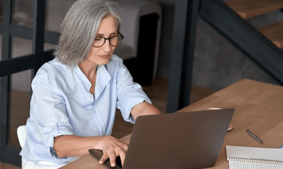 Gắn bó với công ty 30 năm, người phụ nữ bị “cắt giảm nhân sự” vì không đủ năng lực: Quyết không giao chìa khóa khiến quản lý gặp rắc rối lớn