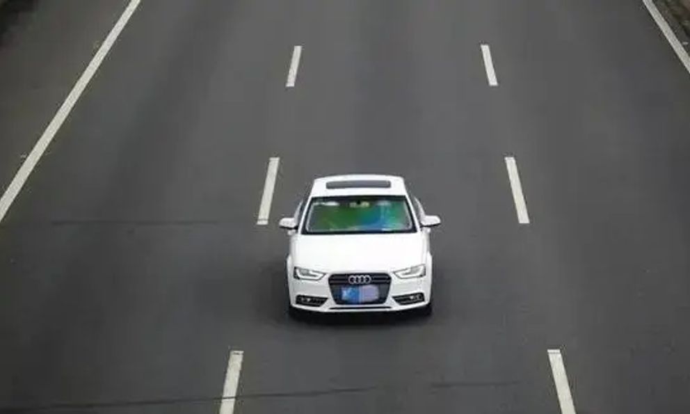 Đi trên cao tốc với tốc độ 30km/h, chủ ô tô Audi bị CSGT yêu cầu dừng xe: Cảnh tượng trong cốp xe gây bàng hoàng