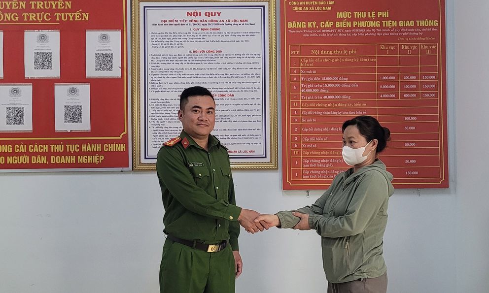 Người phụ nữ Lâm Đồng nhận 17,5 triệu đồng từ 1 tài khoản lạ, nghi ngờ lừa đảo nên vội báo công an: Hóa ra người chuyển khoản nhầm ở cùng xã 