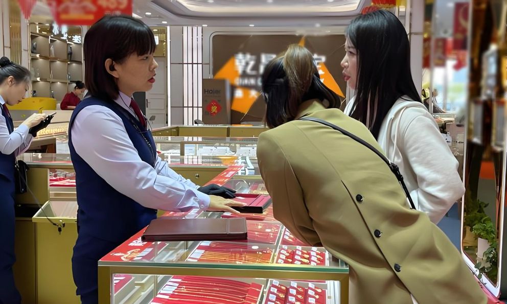 Người phụ nữ chi 1,3 tỷ đồng mua vàng, 4 năm sau đi mang đi bán lại thì bị tiệm vàng khởi kiện, tòa tuyên bố: Người bán phải đền 4 tỷ đồng