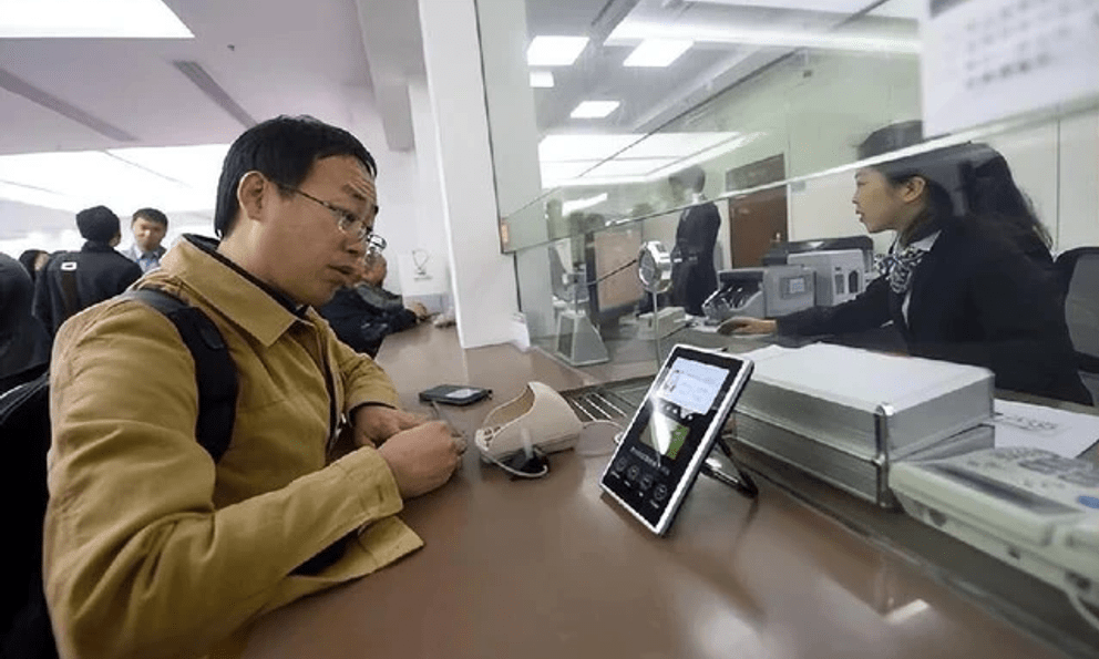 Người đàn ông 54 tuổi có khoản nợ xấu 450 tỷ đồng, tòa án phán quyết: “Giám đốc ngân hàng bị phạt 350 triệu đồng”