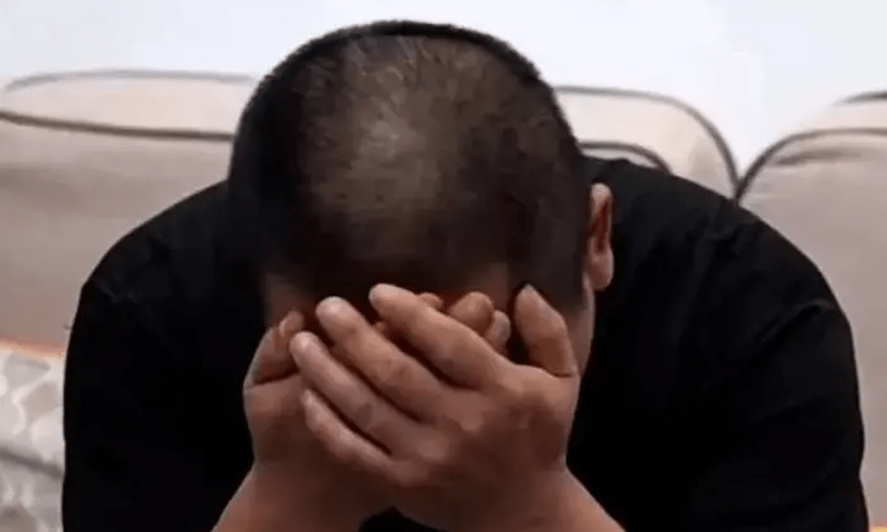 Xét nghiệm ADN, người đàn ông ngỡ ngàng con trai nuôi lớn 16 năm không cùng huyết thống, liền kiện vợ ra tòa: 1 bên phải đền bù 700 triệu đồng