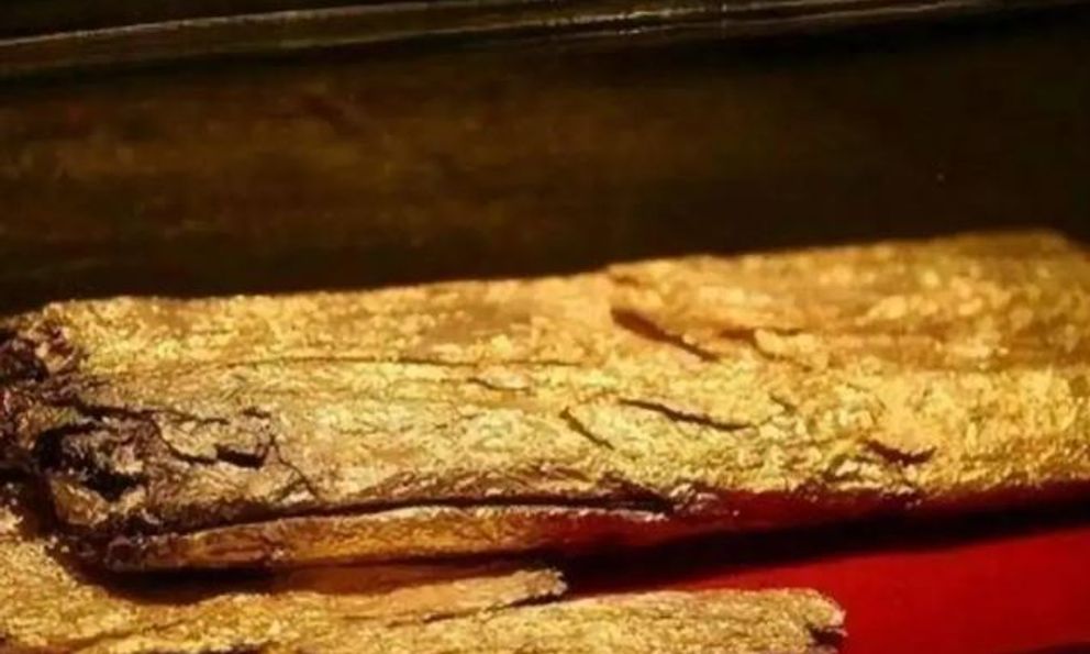 Người đàn ông đào được 5,5kg vàng liền trao lại cho bảo tàng, 6 tháng sau đến thăm phát hiện vàng chỉ còn 4,1kg: Chuyên gia khẳng định “đây là hiện tượng bình thường” 