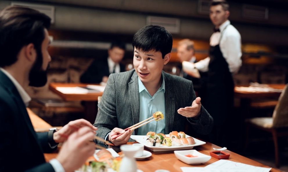 Nghe Deepseek và Grok tiết lộ luật bất thành văn trong bữa tiệc chốn văn phòng: Người EQ cao nhất định không làm 4 điều này