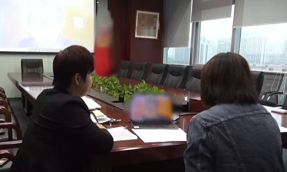 Chưa từng vay tiền, người phụ nữ bị thông báo nợ xấu 2,1 tỷ đồng, ngân hàng tung bằng chứng, khẳng định: “Chị hoặc em gái phải trả số tiền này”   