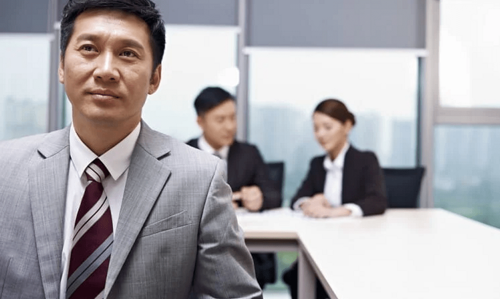 Chuyên gia tâm lý: Lãnh đạo cấp càng cao kết nối càng bị thực dụng, đây là bài học giao tiếp khôn khéo “chạm nhẹ, không ồn”