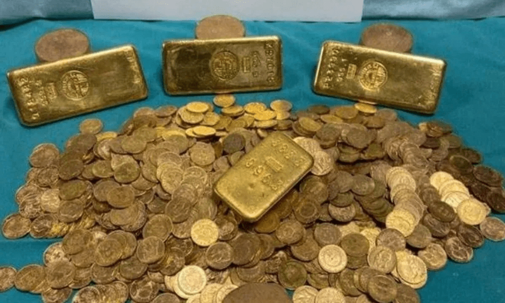 Sắp bán nhà thì phát hiện 5 thỏi vàng, 1.000 đồng tiền vàng trị giá 19 tỷ đồng bên trong 