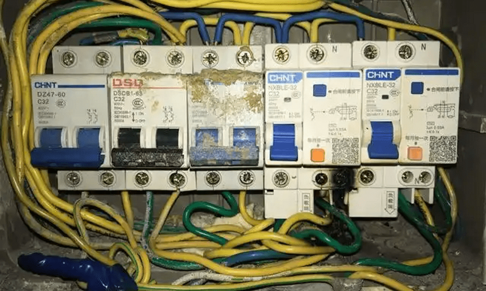 Nhận được hóa đơn 70 triệu đồng tiền điện chỉ trong 1 tháng, người đàn ông nhờ thợ điện cắt 3 sợi dây: Phát hiện sự thật không ngờ