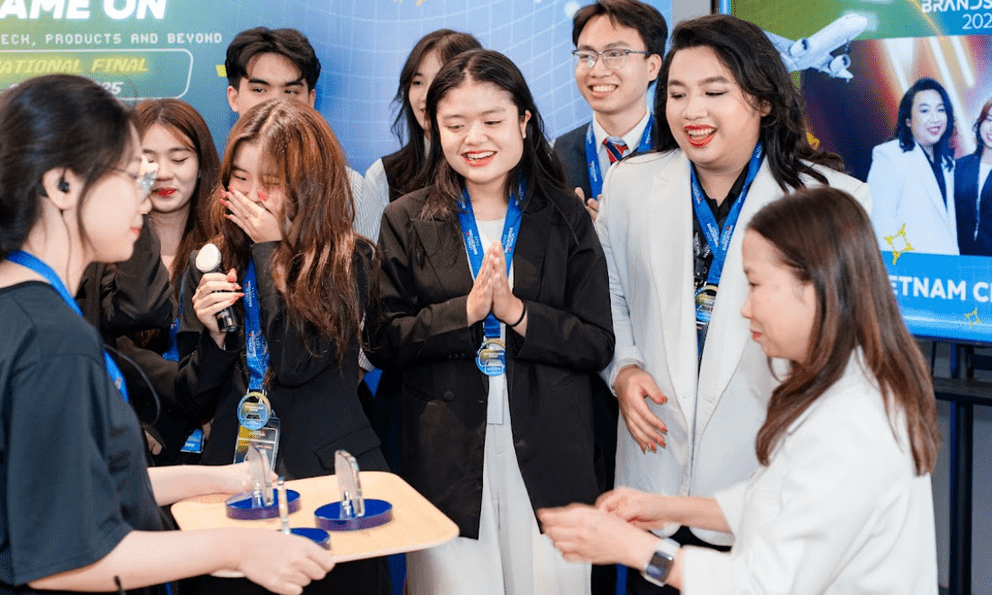 Vượt qua hơn 6.000 đơn đăng ký, sinh viên RMIT giành ngôi vị quán quân tại 1 cuộc thi sáng tạo, giành vé đến Paris