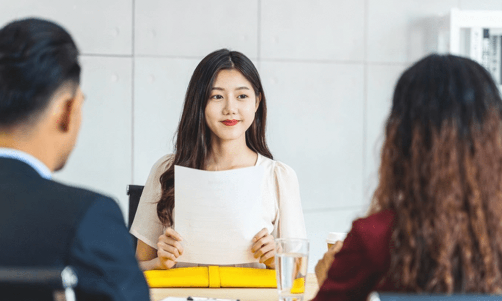 HR hỏi ‘‘Bạn có 3 giây để làm cho tôi cười’’ - Nữ ứng viên làm 1 điều bất ngờ khiến nhà tuyển dụng gật đầu lập tức