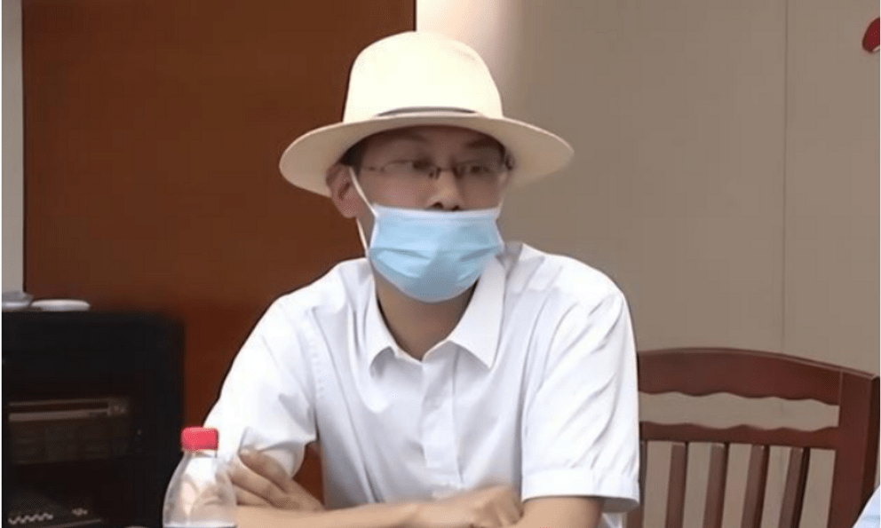 Phó giám đốc đột nhiên bị công ty sa thải liền khởi kiện đòi bồi thường 12,4 tỷ đồng, toà án tuyên bố: “Chỉ cần đền hơn 2 tỷ”