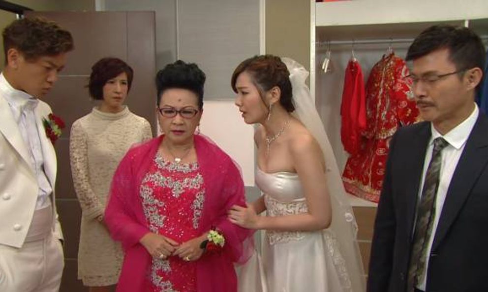 Người đàn ông nhặt phế liệu, ăn mặc cũ kỹ đến dự đám cưới cháu trai bị mọi người 