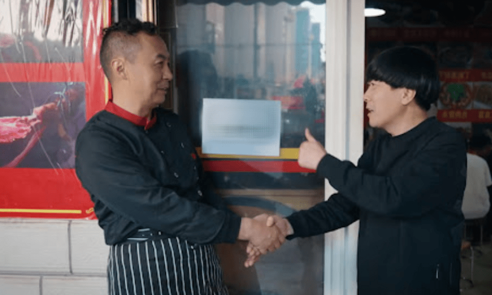  Họp lớp ở nhà hàng sang trọng, tưởng được “ăn chùa” nhờ bạn cũ đại gia, cả lớp ngỡ ngàng phút cuối vì bị chặn lại: Còn phải thanh toán 17 triệu đồng