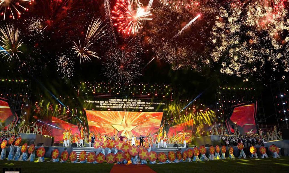15.000 người đổ về một sự kiện đặc biệt tại thành phố Điện Biên Phủ, hòa mình vào không gian nghệ thuật hào hùng, đầy cảm xúc 