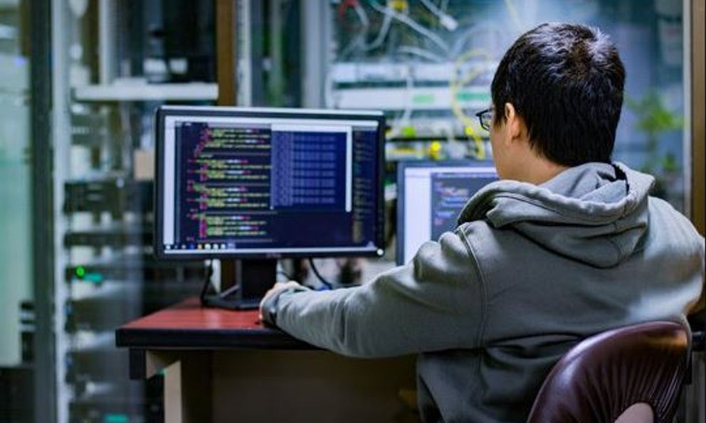 Xin nghỉ phép 1 tuần chăm cha bị bệnh nặng, 4 ngày sau lập trình viên bị sa thải, tòa phán: Công ty phải bồi thường 400 triệu đồng