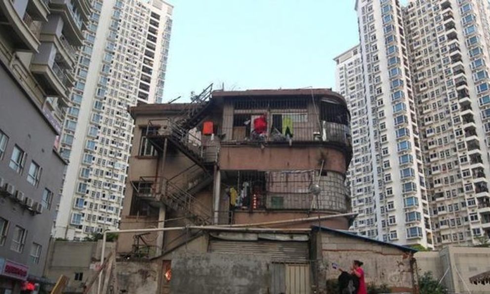 Chủ căn nhà 3 tầng không chịu di dời dù được chủ đầu tư bồi thường hơn 35 tỷ đồng, tuyên bố: “Nhà tôi 1.000 tỷ mới xứng đáng”