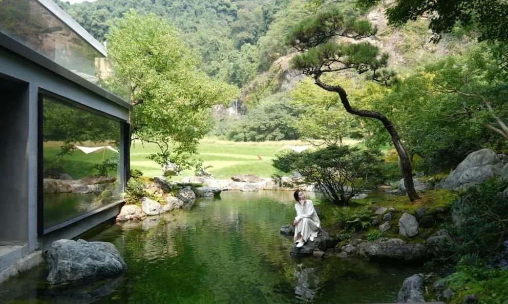 2 người bạn góp tiền thuê 10.000m2 đất bỏ hoang để xây dựng 