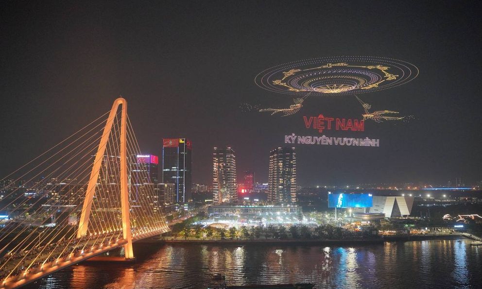 Quán cà phê kêu gọi người dân trả drone ra thông báo khẩn