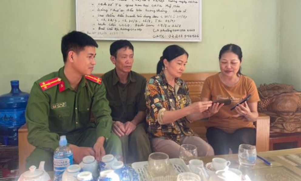 Vay ngân hàng online 500 triệu đồng, người phụ nữ 56 tuổi thao tác sai, chuyển khoản nhầm toàn bộ tiền cho tài khoản Techcombank trùng tên với con gái