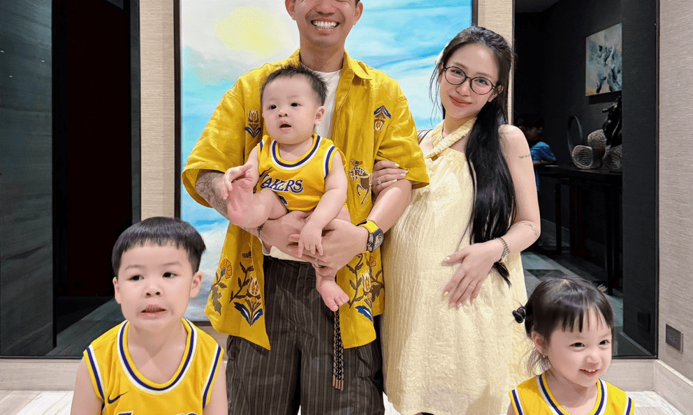 Đại gia Minh Nhựa khoe dàn cháu ngoại ở tuổi 42 : Một chi tiết về ái nữ của gia đình gây chú ý 