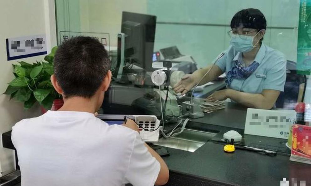 Nhận được 132 triệu đồng tiền chuyển khoản nhầm, người đàn ông khẳng định: Tài khoản đã bị khoá, không có trách nhiệm trả lại tiền?