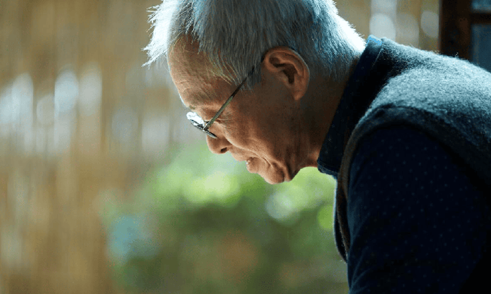 Lương hưu 40 triệu đồng/tháng, gặp thông gia chỉ nói 10 triệu: Về nhà, tôi sững sờ với câu nói của con dâu mà cả đời khó quên