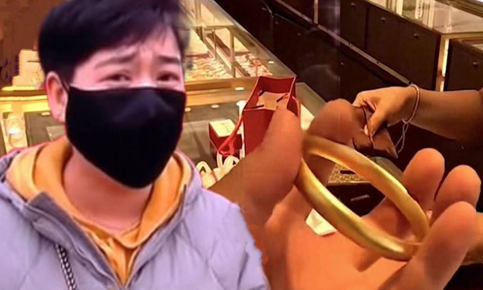 Người phụ nữ chi 61 triệu đồng mua vòng vàng, 2 năm sau đem bán thì phát hiện hàng giả, cửa hàng thách thức: 