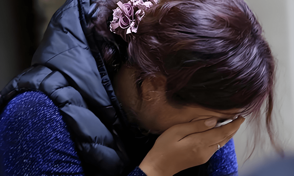 Người phụ nữ chi 720 triệu đồng mua bảo hiểm cho con trai, 5 năm sau đến hạn rút tiền thì nhận thông báo: Phải chờ con bà đủ 99 tuổi