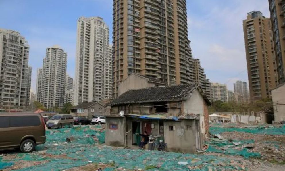 Chủ căn nhà 33,3m² không chịu di dời dù được chủ đầu tư bồi thường hơn 7 tỷ đồng, khẳng định: “Nhà tôi 359 tỷ mới xứng đáng”