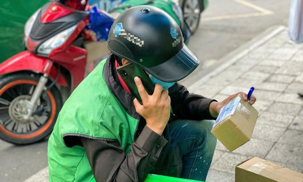 Shipper đọc đúng thông tin, người phụ nữ chuyển khoản 12.000 đồng theo hướng dẫn thì bị rút sạch gần 300 triệu đồng  