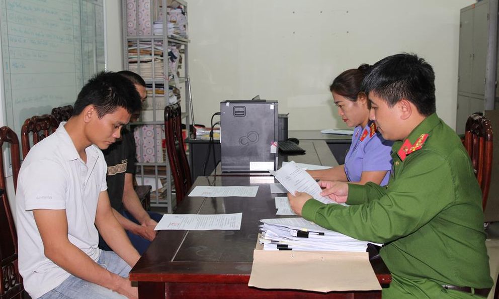 Cầm cố ô tô tải để trả nợ nhưng bị từ chối, 2 đối tượng tìm cách khiến 11 chiếc ô tô 