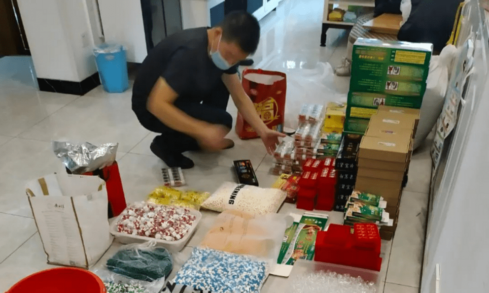 Đột kích 2 cửa hàng và 4 khu dân cư, công an triệt phá đường dây sản thuốc giả quy mô hàng 36 tỷ đồng, tịch thu hơn 4.500 hộp dược phẩm kém chất lượng 