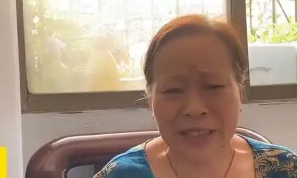 Người phụ nữ gửi tiết kiệm 4,3 tỷ đồng, 15 năm sau đến rút thì tài khoản 0 đồng, ngân hàng thông báo: Bà còn nợ 470 triệu đồng, cần thanh toán