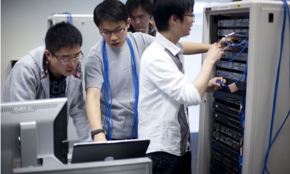 Nhóm ngành học cực hot nhưng thiếu nhiều nhân lực chất lượng cao: Bộ GDĐT đề xuất trợ cấp 3,6 triệu/tháng, loạt trường đại học giảm học phí để hút nhân tài