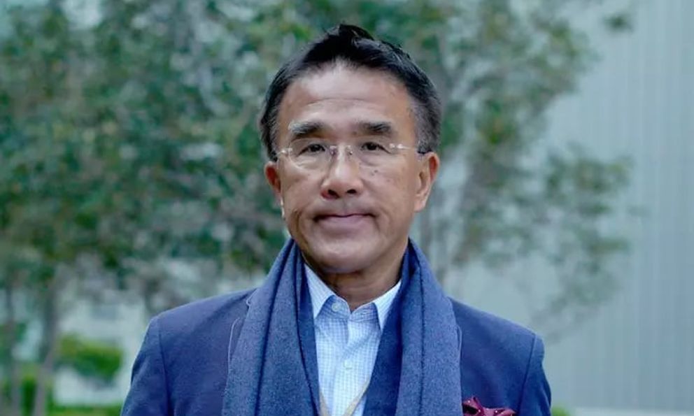 Tỷ phú tuyên bố “người nghèo không giàu được vì họ lười biếng”, sau 2 ngày xuống phố dọn rác, ăn bữa ăn giá gần 50.000 đồng liền hối hận: “Chăm chỉ cũng không đủ sống”