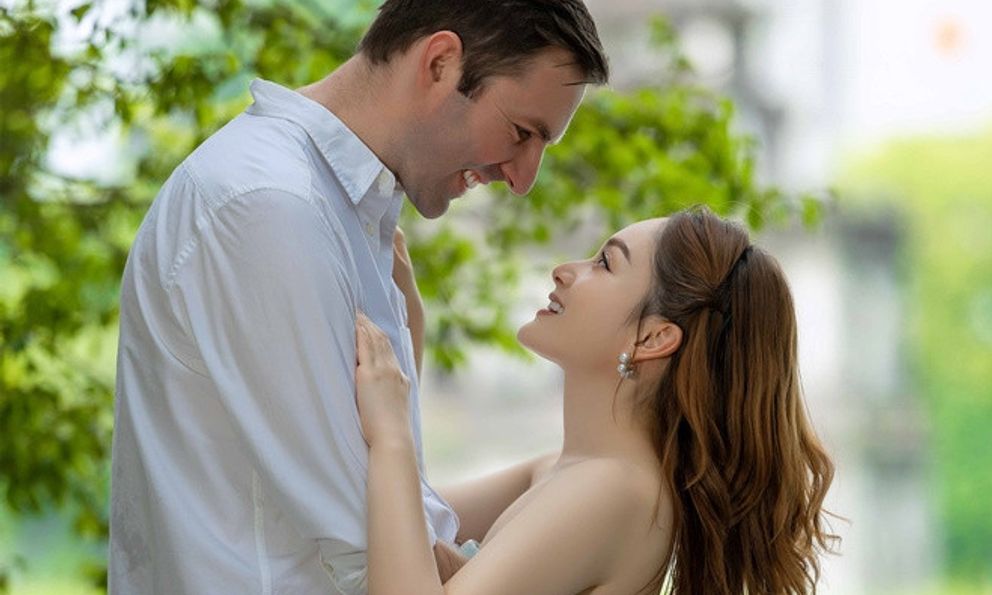 Chuyện tình của nữ diễn viên Việt nổi tiếng với chồng Tây cao 2m: Hẹn hò sau 3 ngày gặp gỡ, 8 năm không đám cưới, dừng lại đầy tiếc nuối