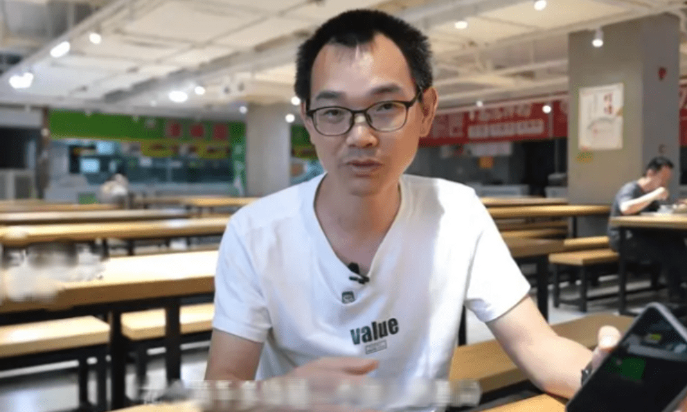 Kỹ sư IT 41 tuổi biến xe ô tô thành 