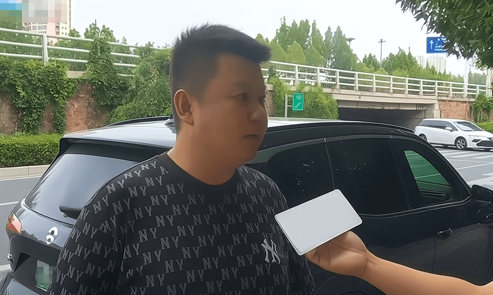 Chi 2,1 tỷ đồng mua ô tô điện có chính sách “bảo hành trọn đời”, 1 năm sau hãng xe 