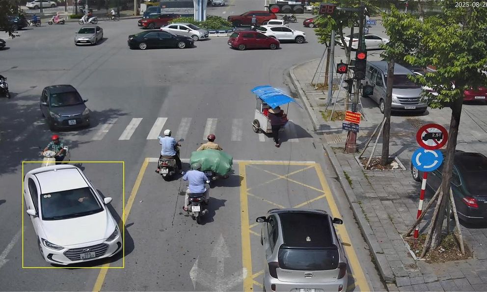 Loạt xe rẽ trái sai quy định, đè vạch mang biển số sau nhanh chóng nộp phạt nguội theo Nghị định 168