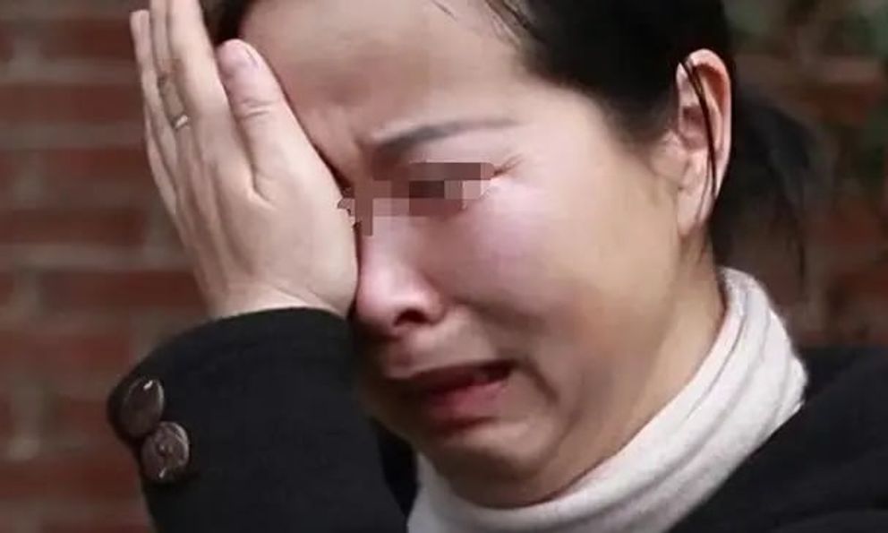 Khách chi hơn 296 triệu đồng tham gia bảo hiểm, 8 năm sau phát hiện 71 năm nữa mới được rút tiền, công ty bảo hiểm khẳng định: “Không có nghĩa vụ hoàn trả phí đã đóng”