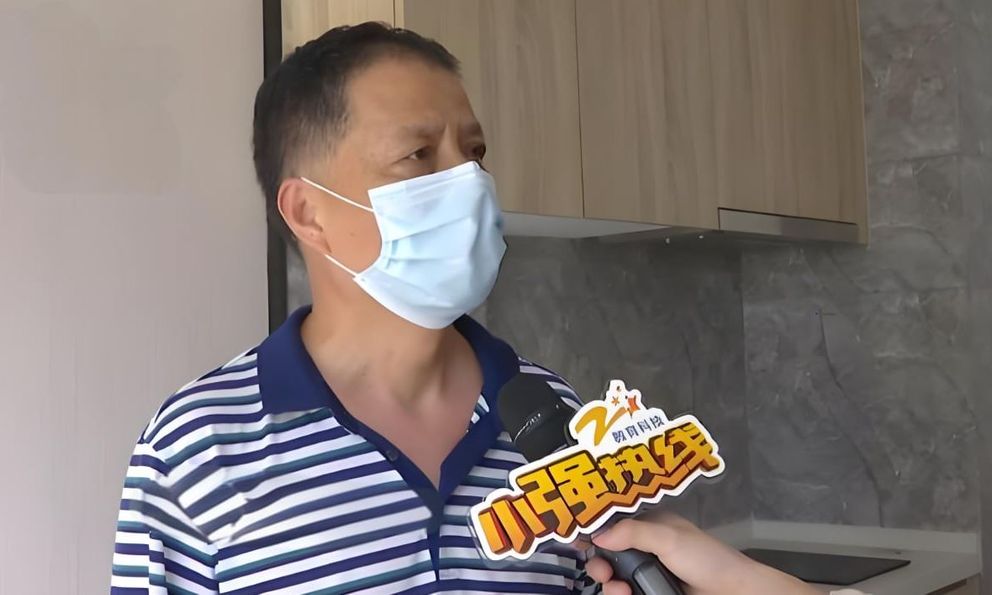 Đi xin trợ cấp thất nghiệp, người đàn ông choáng váng khi bị từ chối, còn được nhân viên thông báo: “Anh đang đứng tên 1 doanh nghiệp”