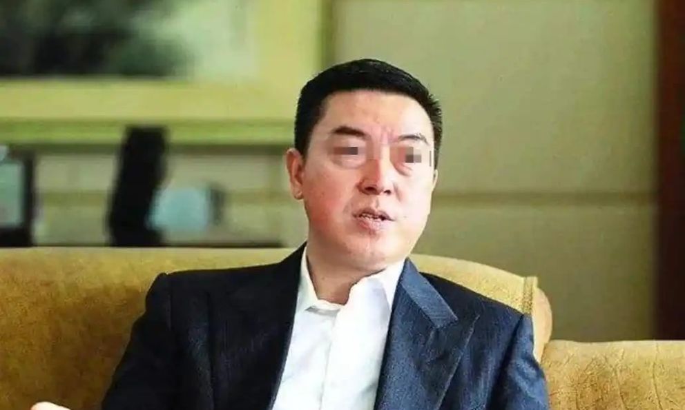 Dùng bảo hiểm nhân thọ vay hơn 237 triệu đồng rồi gửi tiết kiệm kiếm lời, sau 1 năm, người đàn ông được thông báo: “Chúng tôi chưa từng nhận tiền của anh”
