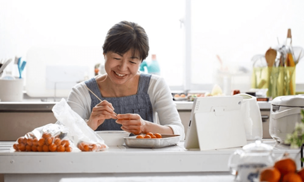 Dì 50 tuổi chia sẻ “kỹ năng làm việc nhà” gây sốt, cư dân mạng bình luận: Người biết sống, cuộc đời dễ dàng