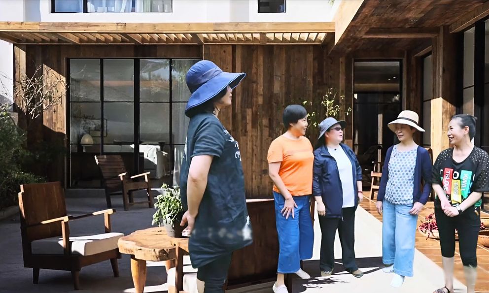 5 phụ nữ độc thân U60 góp 6,7 tỷ đồng ra ngoại ô xây nhà dưỡng già: “Chúng tôi đã làm bạn 20 năm, sẽ bên nhau hết quãng đời còn lại”