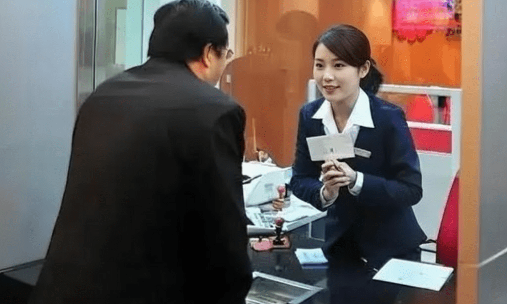 Người đàn ông gửi tiết kiệm 19 tỷ đồng, 1 năm sau tất toán, lĩnh lãi 560 triệu đồng thì sững sờ: ngân hàng thông báo 